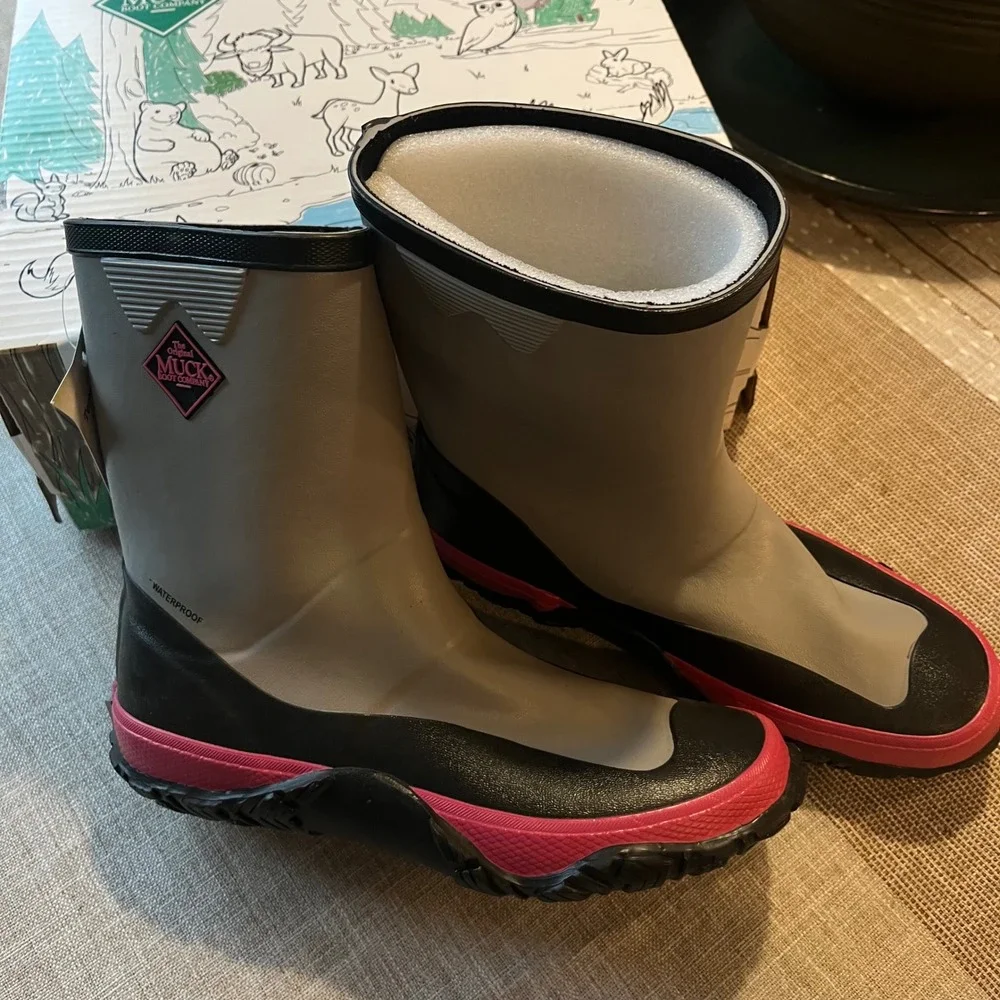 Muck Boot Company Youth Forager Gray Pink Waterproof Winter Boots FRK-104 Size 6